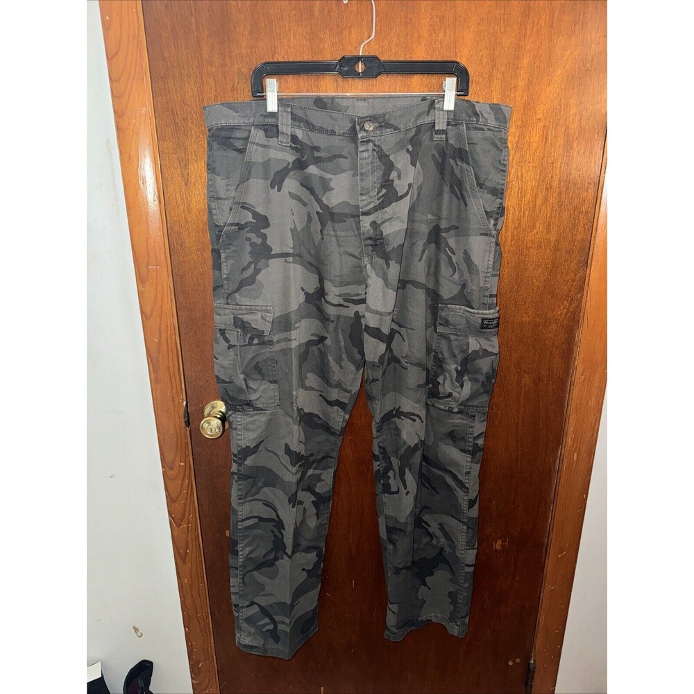 Wrangler Men’s Gray Camo Army Cargo Jeans Size 38X 30